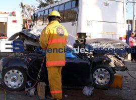 Prensado por choque en la autopista - ES imagen agencia de fotografía