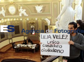 Se manifiestan contra Fregoso en el congreso - ES imagen agencia de fotografía