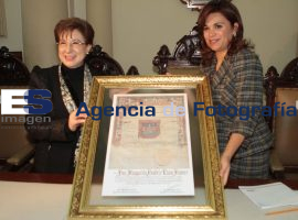 Recibe la Magistrada Margarita Beatriz Luna la Cedula Real - ES imagen agencia de fotografía