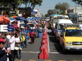 Llegan miles de fieles a La Villita - ES imagen agencia de fotografía
