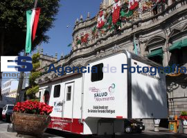 Unidades Moviles de Salud frente al Ayuntamiento - ES imagen agencia de fotografía
