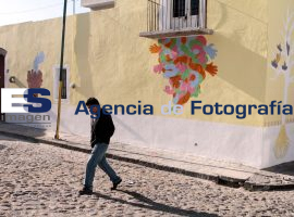 Restauran fahadas de Xanenetla con murales - ES imagen agencia de fotografía