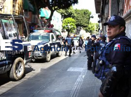 Policía Custodia el Centro en Contra del Ambulantaje - ES imagen agencia de fotografía