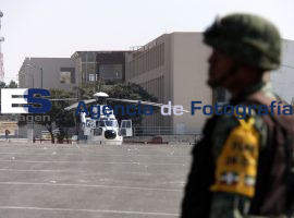 Ejercito resguarda el Helicóptero Presidencial - ES imagen agencia de fotografía