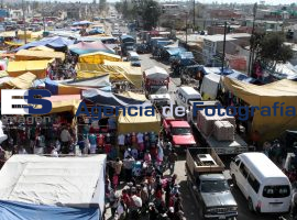 Se instala el tianguis de San Martín - ES imagen agencia de fotografía