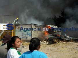 Incendio en Bodega de Pláticos  - ES imagen agencia de fotografía