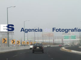 Amanece la ciudad con neblina - ES imagen agencia de fotografía