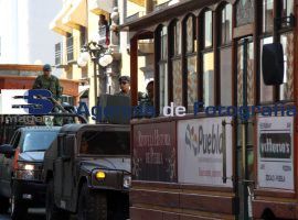 Militares Turistean por la Ciudad - ES imagen agencia de fotografía