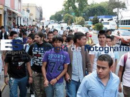Jovenes protestan en el Instituto Poblano de la Juventud  - ES imagen agencia de fotografía