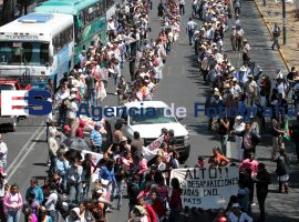 Marchan mujeres del Frente Nacional de Lucha por el Socialismo con motivo del 8 de marzo - ES imagen agencia de fotografía