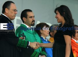 Entrega de la Cruz Forjada en la UPAEP - ES imagen agencia de fotografía