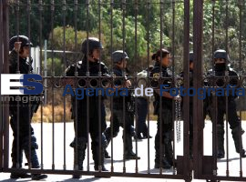 Policía Resguarda Instalaciones de Valle Fantástico - ES imagen agencia de fotografía