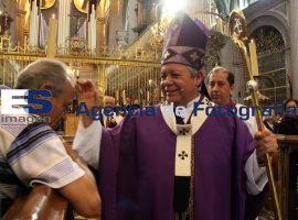 Entregan Acta de Nacimiento de Palafox y Mendoza a Arzobispo de Puebla - ES imagen agencia de fotografía