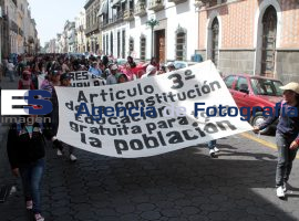Marchan estudiantes del FECSM en Puebla - ES imagen agencia de fotografía