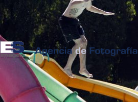 Decenas acuden a Balnearios en Puente - ES imagen agencia de fotografía