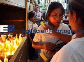 Cientos Visitan al Señor de las Maravillas - ES imagen agencia de fotografía