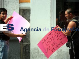 Familiares Detenidos por Asalto VolksWagen - ES imagen agencia de fotografía