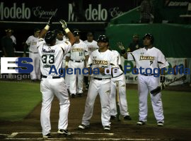 Beisbol Pericos Vs. Aguilas - ES imagen agencia de fotografía