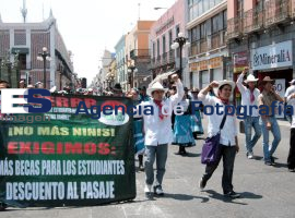 Se manifiestan estudiantes antorchistas  - ES imagen agencia de fotografía