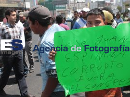 Encara José Juan Espinoza a manifestantes - ES imagen agencia de fotografía