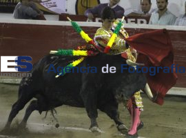 Cuatro orejas para Pedro Gutiérrez El Capea - ES imagen agencia de fotografía