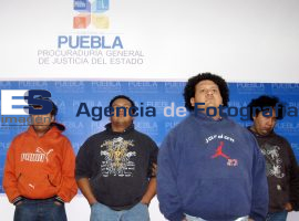 Presenta PGJ a detenidos con tarjetas de credito clonadas - ES imagen agencia de fotografía