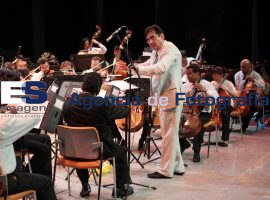 Orquesta Sinfónica y Compañia de Teatro de la BUAP rinden emotivo homenaje a  Francisco Gavilondo Soler, Cri-Cri.  - ES imagen agencia de fotografía