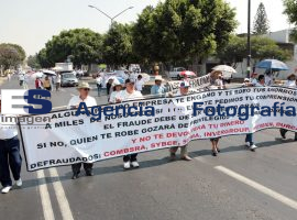 Se manifiestan defraudados  - ES imagen agencia de fotografía