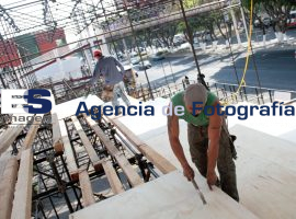 Inatalan gradas para el 5 de Mayo  - ES imagen agencia de fotografía