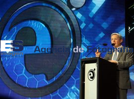 Álvaro Uribe, Ex- Presidente de Colombia en Espacio 2011 - ES imagen agencia de fotografía