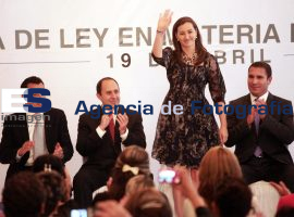 Presentan Martha Erika y Moreno Valle iniciativa de ley de adopción - ES imagen agencia de fotografía