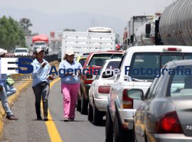Tráfico Intenso en la Caseta de Cobro de San Martín Texmelucan - ES imagen agencia de fotografía