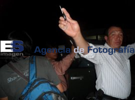 Detienen a activista acusado de manejar un auto robado - ES imagen agencia de fotografía