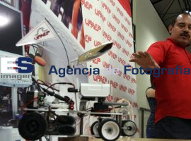 Presenta UPAEP robot teledirigido po Internet - ES imagen agencia de fotografía