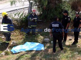 Volcadura de Pipa de combustoleo deja un muerto - ES imagen agencia de fotografía