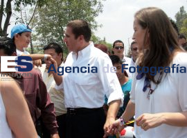Moreno Valle entrega juguetes a niños  - ES imagen agencia de fotografía