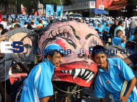 Desfile del Día del Trabajo - ES imagen agencia de fotografía