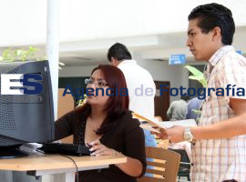 Último día del pago de tenencia - ES imagen agencia de fotografía