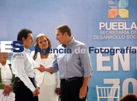 Entrega Moreno Valle apoyos para la tercera edad  - ES imagen agencia de fotografía