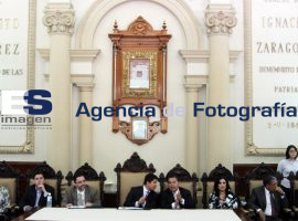 Diputados locales tlaxcaltecas vistan Palacio municipal  - ES imagen agencia de fotografía