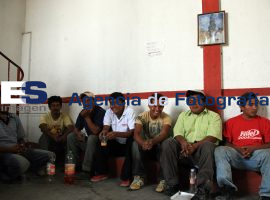 Arriba Caravana de Migrantes que participarán en la Marcha Nacional por la Paz - ES imagen agencia de fotografía