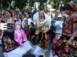 Oaxaqueños residentes en Puebla festejan fiestas - ES imagen agencia de fotografía
