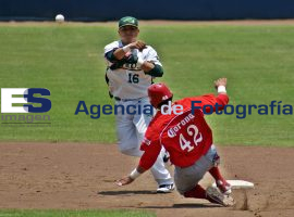 Pericos vencen a Diablos  - ES imagen agencia de fotografía