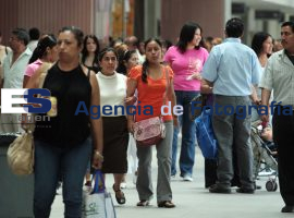 En el día de las madres, miles de poblanos asisten a la feria de Puebla  - ES imagen agencia de fotografía