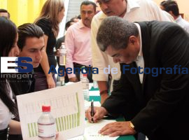 PRI lanza convocatoria para renovar dirigencias municipales y plan de trabajo rumbo al 2012 - ES imagen agencia de fotografía