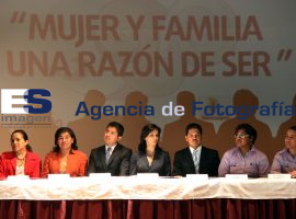Firma-contrato entre el dif y en sntss - ES imagen agencia de fotografía