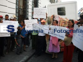 Se manifiestan habitantes de Coyotepec en el Congreso  - ES imagen agencia de fotografía