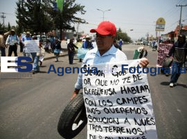 Ejidatarios de azumiatla cierran la 11 sur  - ES imagen agencia de fotografía