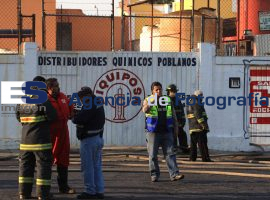Bajo control fuga de ácido muriático - ES imagen agencia de fotografía