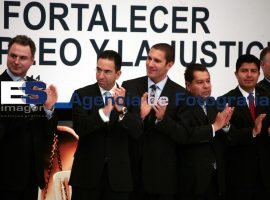 Entrega Moreno Valle y Lozano Alarcón 1.6 mdp para autoempleo - ES imagen agencia de fotografía